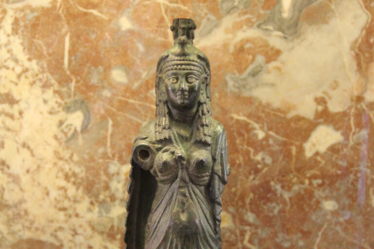 Quenn Ruler 11 Queens and Rulers So Ruthless, Their Names Still Strike Fear